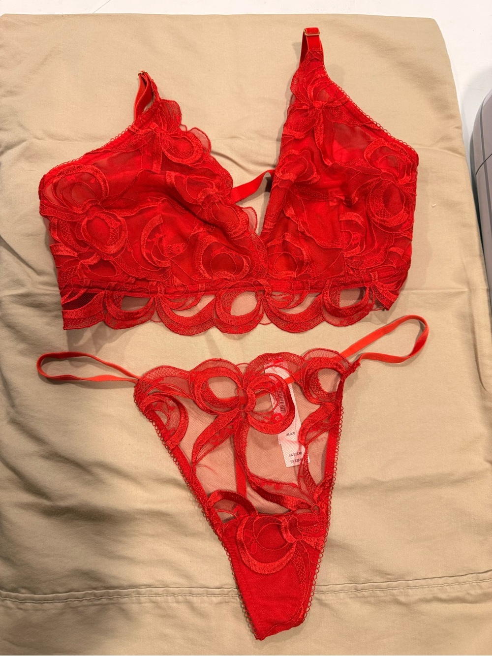 NWT Victoria's Secret Red Lace Bralette & V-String Set, Size XL